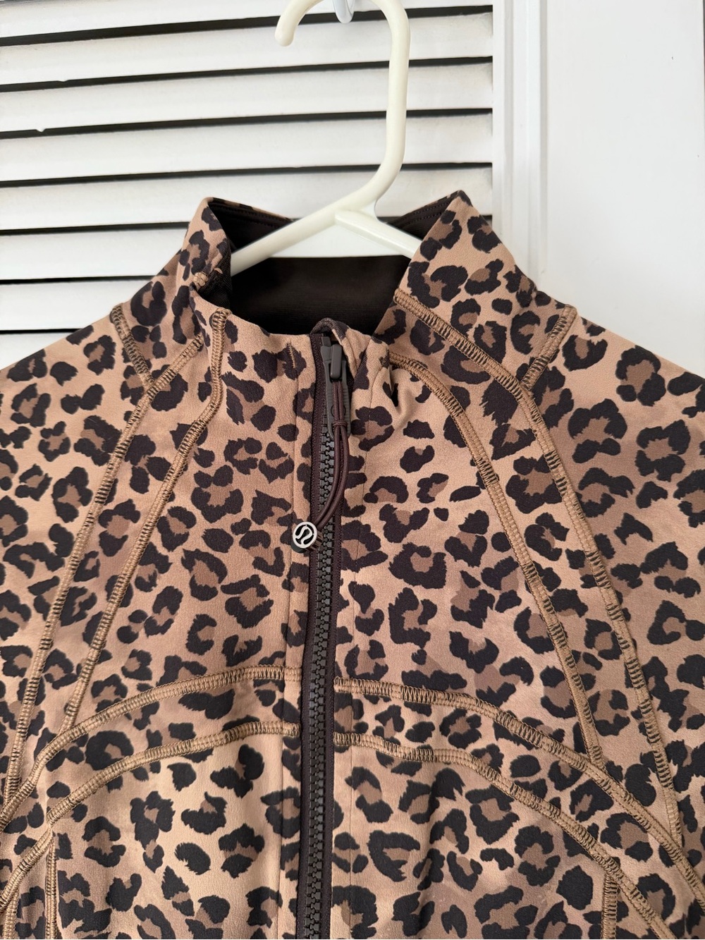 Lululemon Cropped Define - Leopard - Picture 3 of 6
